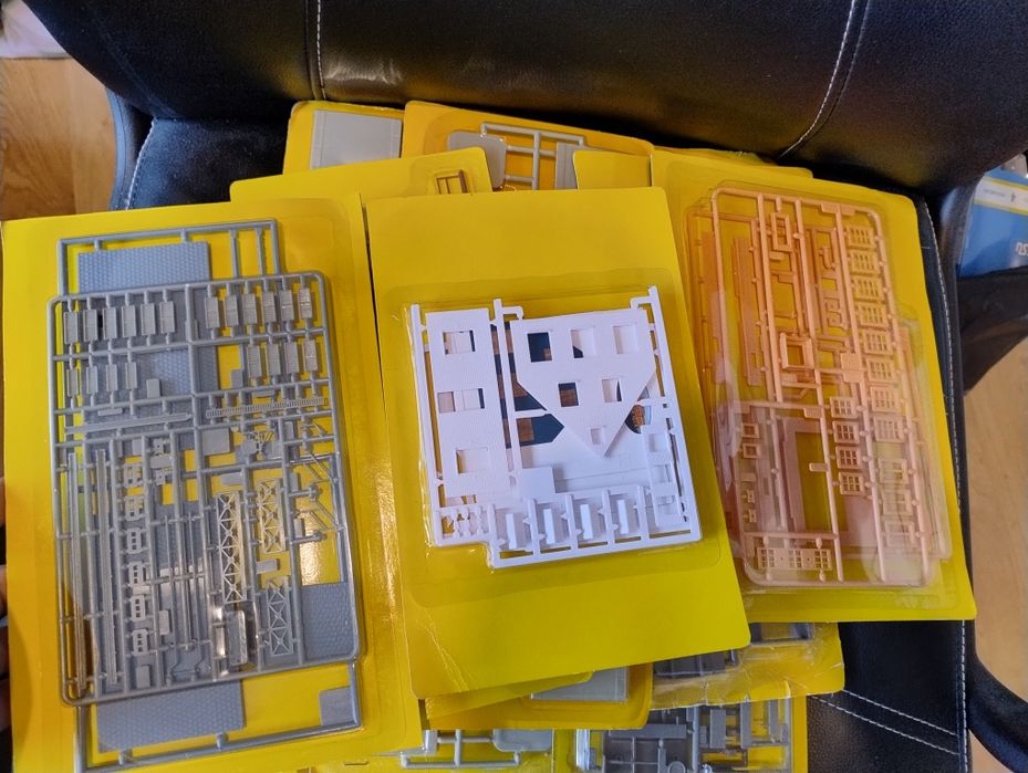 Eaglemoss dom z ogrodzeniem h0