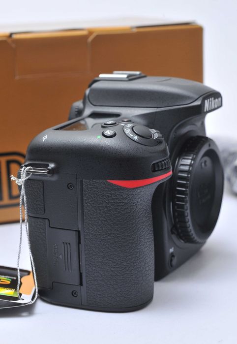 Nikon D7500 (seminova)