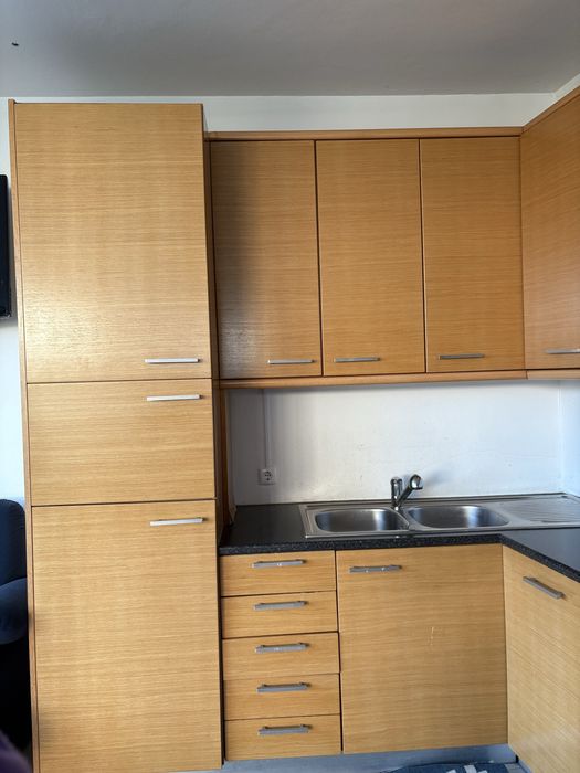 Cozinha em Melamina de carvalho com portas em folha de carvalho