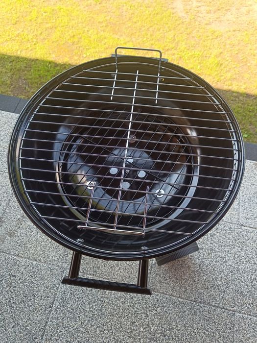 Grill ogrodowy węglowy