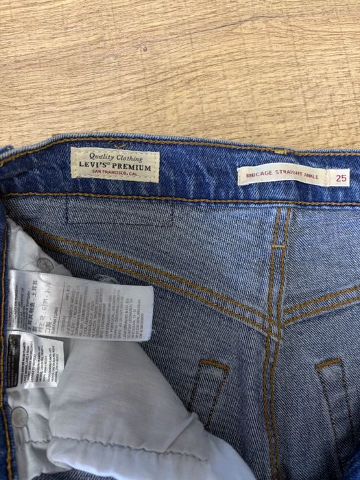 Джинсы Levi’s Ribcage Straight Ankle
