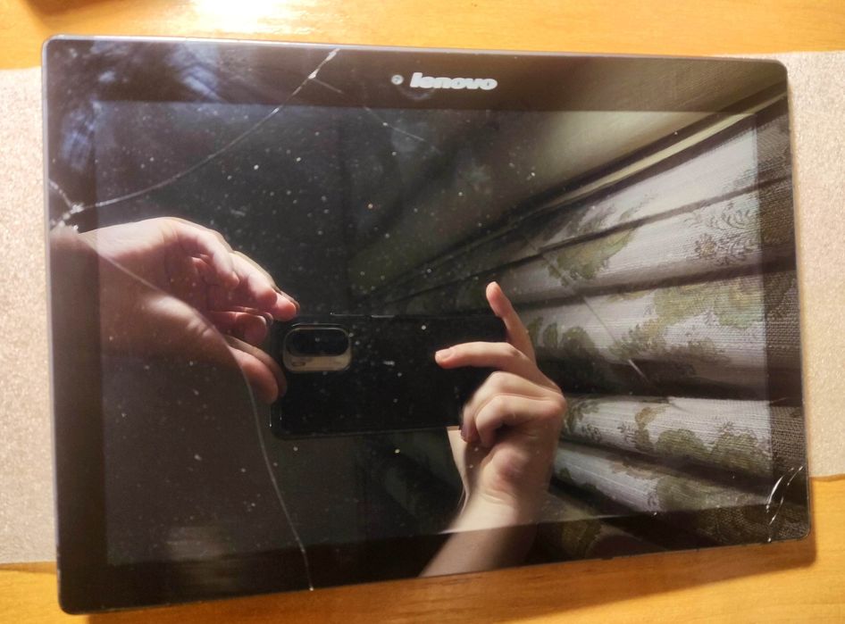 Планшет Lenovo TB3-L70L (рабочий, под восстановление)