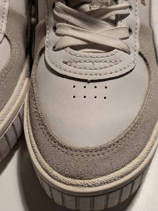 Кроссовки женские