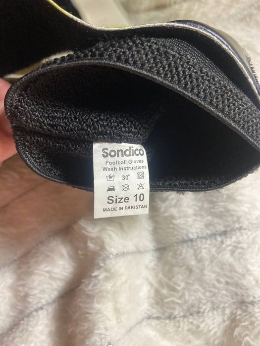 Перчатки футбольні