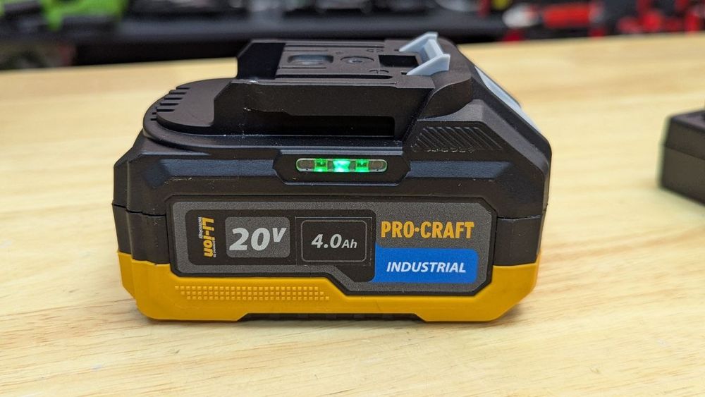 Комплект З.у+ Industrial 4.0Ah Аккумулятор ProCraft •   макіта посадка