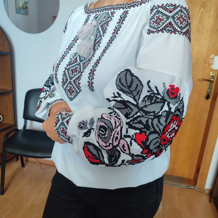 Продам      вишиванку
