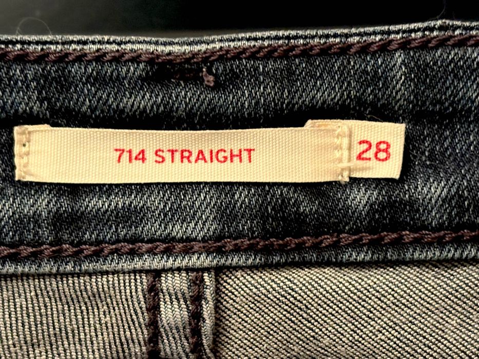 Levi's 714 Straight W28 L30 – granatowe dżinsy świetny stan