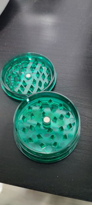 Caixa 12 Grinders GB de plástico moedores
