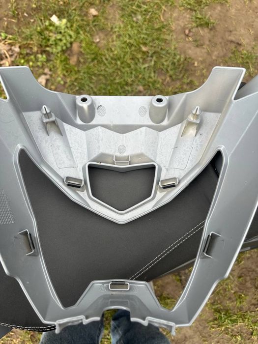 боковий пластик та обід фари на lifan sr 220