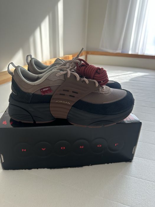 Buty Jordan adds Overseas Exclusive Trunner O/S to Year of the Horse Collection