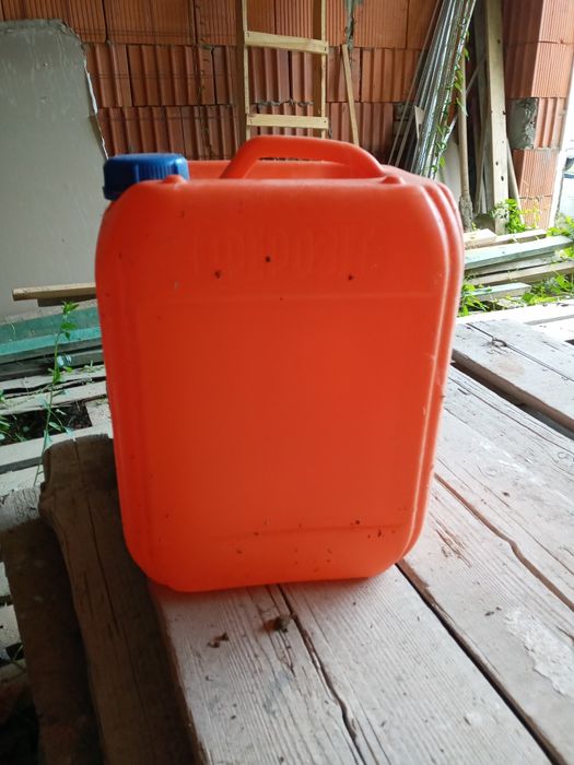 Каністри 10 літрів