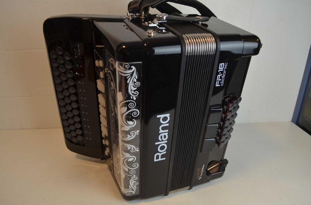 Vendo Concertina Roland FR 18