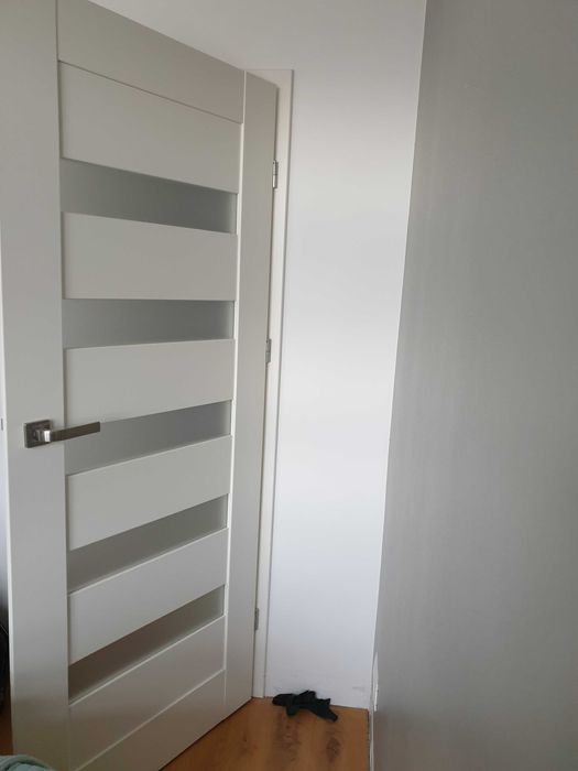 Drzwi 80 białe Erkado, drugie 70 przesuwne ZA DARMO