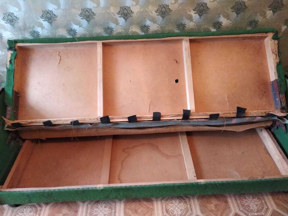 Продам  диван  .