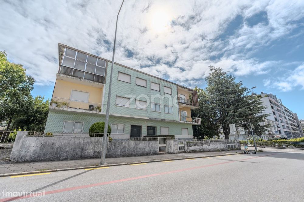 Apartamento em S. Vitor T5+1