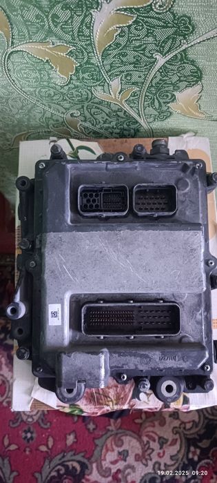 Блок управління двигуном (мозги) Iveco cursor 10 (Bosch)