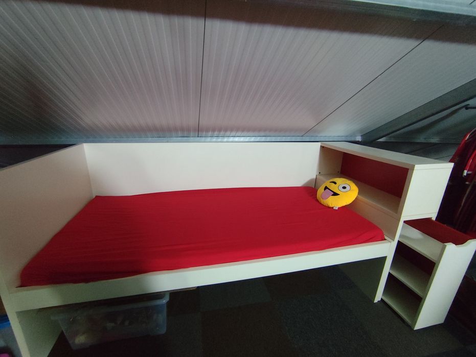 Cama solteiro 90x200cm com cabeceira, estrado e colchão .
