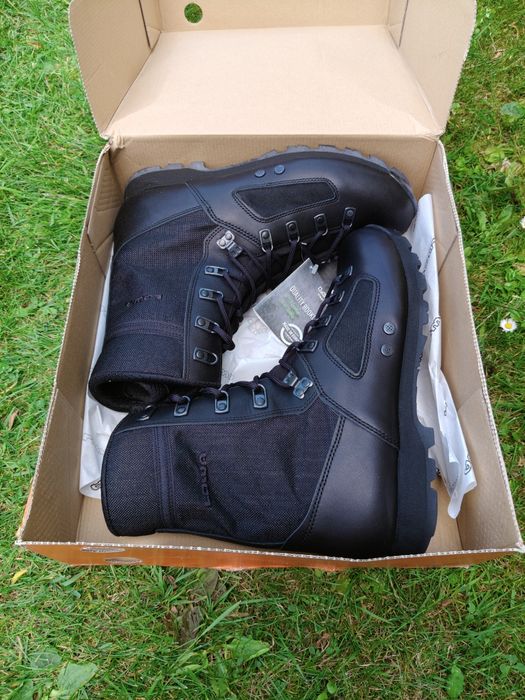 SPRZEDAM buty Lowa Jungle