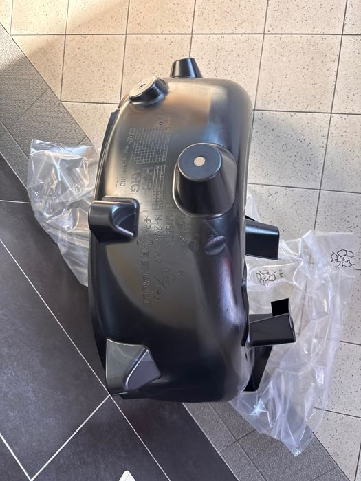 Oryginalne Nadkole Przednie Prawe Renault Mégane III RS Faktura VAT23%