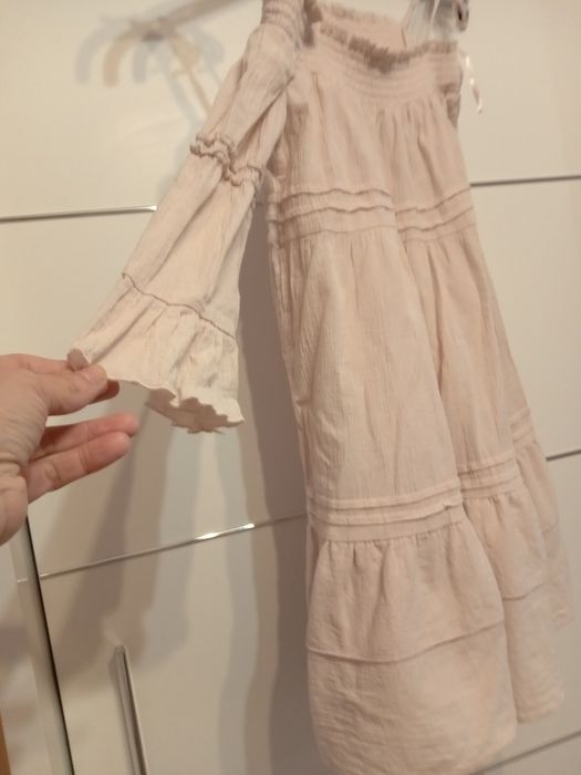 Jasnoróżowa sukienka