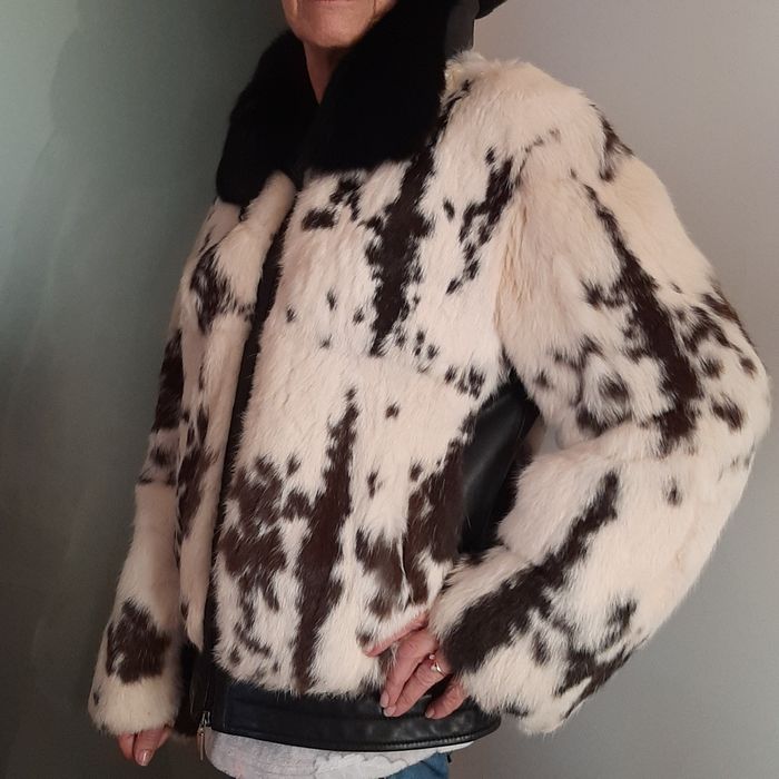 Venda de casaco de pelo natural e cabedal.