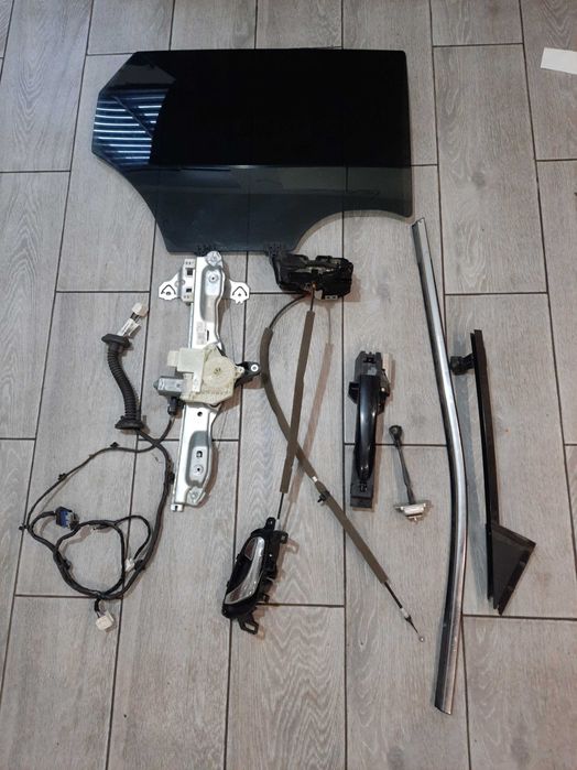 Стекло заднее правое запчасти для двери Nissan Rogue Sport