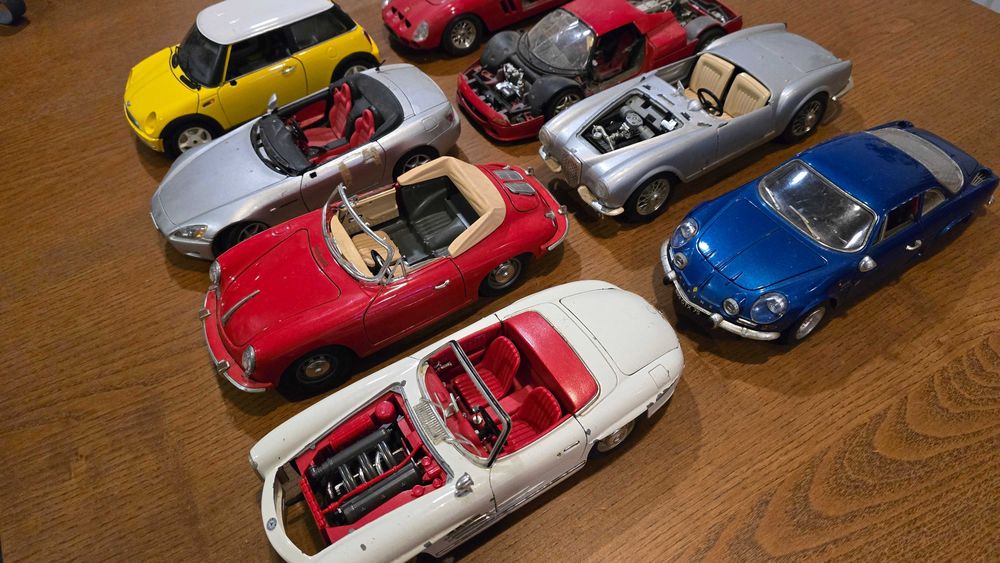 16 carros escala 1/24 e 1/18