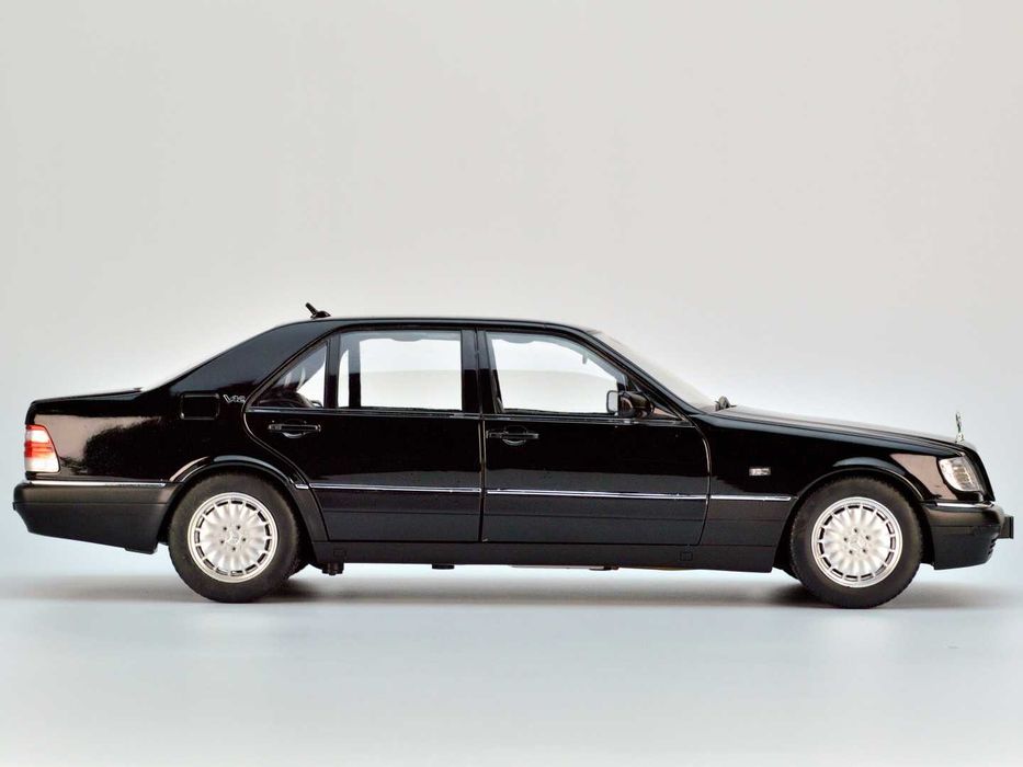 Модель 1:18 Mercedes S600 W140 Black