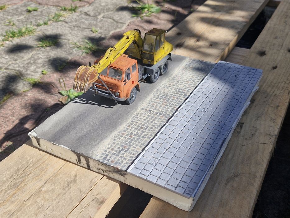 Diorama ulica postój taksówek PRL 1:43 podstawka
