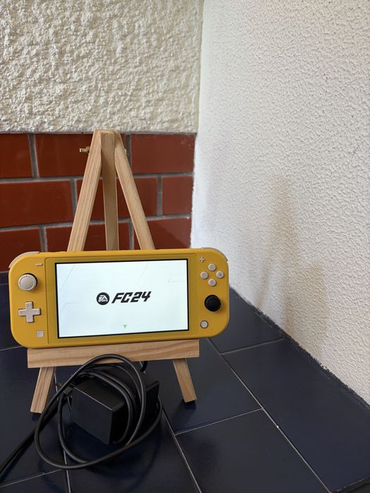Nintendo Switch Lite amarela