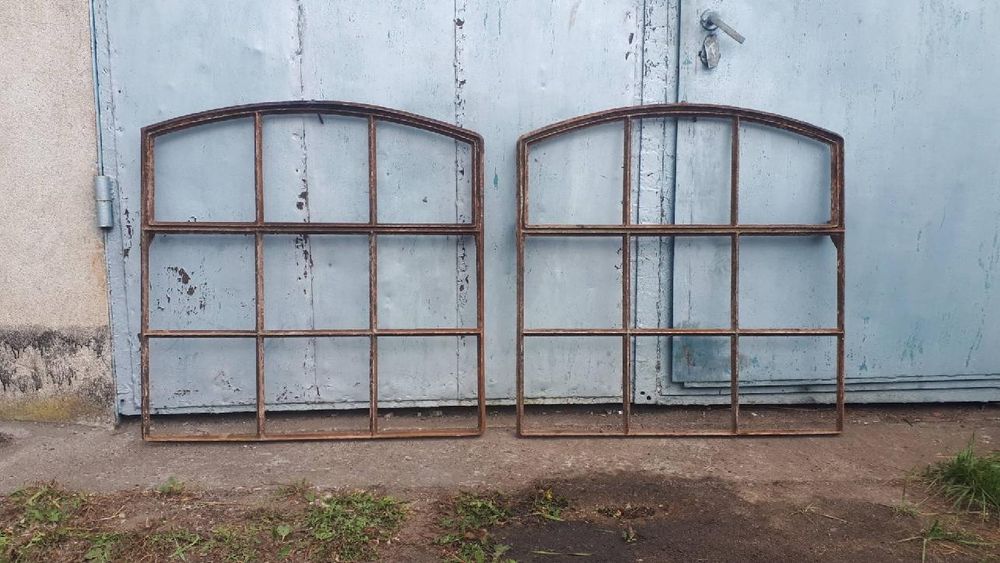 Stare uchylne okno metalowe 1szt