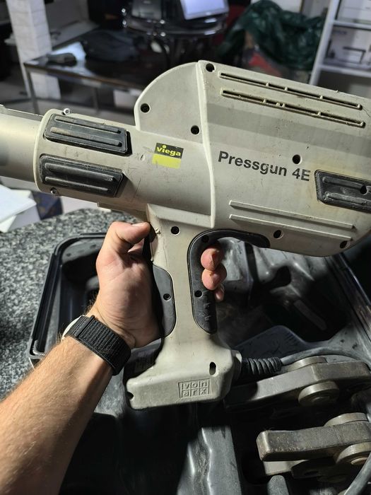 Maquina de Prensar Viega 4E