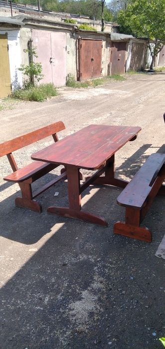 Продам комплект стіл з лавками.