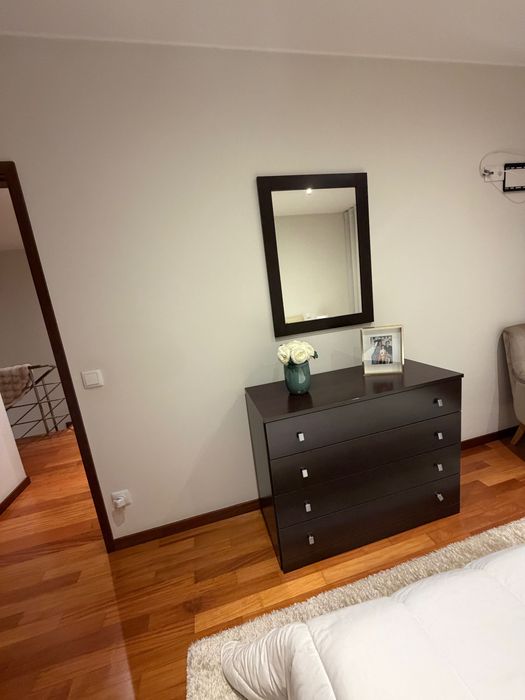 Quarto de casal sem roupeiro
