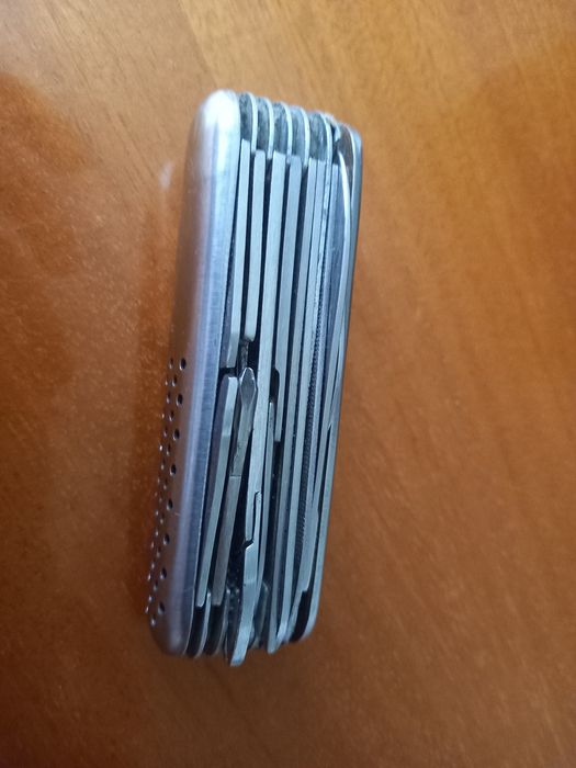 scyzoryk wielofunkcyjny