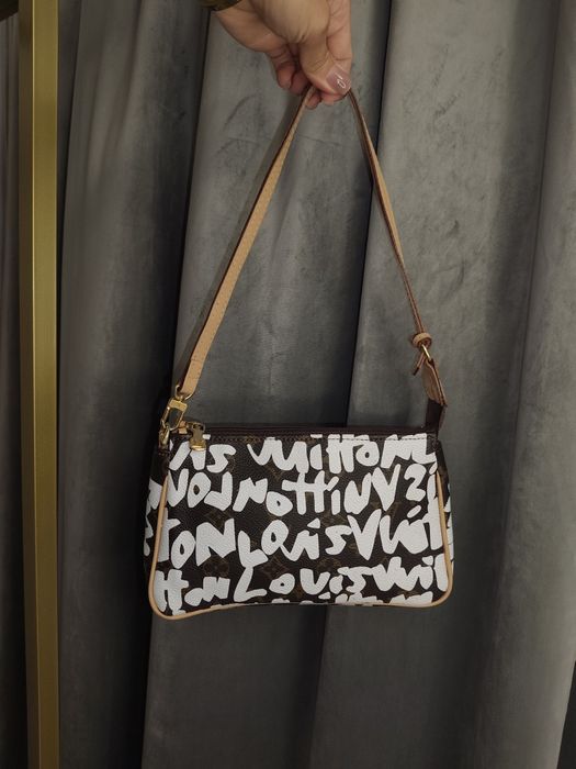 Сумка клатч Louis Vuitton Graffiti Pochette Accessoires