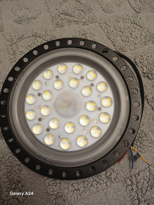 промисловий світлодіодний світильник типу  LED High Bay