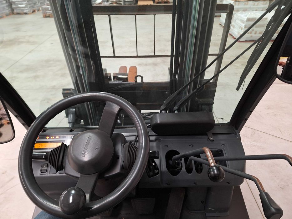 Empilhador Nissan 2.5 duplo mastil