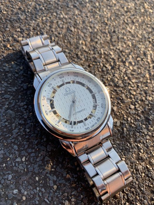 Годиник omega золотий механізм