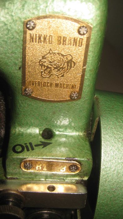 zabytkowa maszyna do szycia overlock