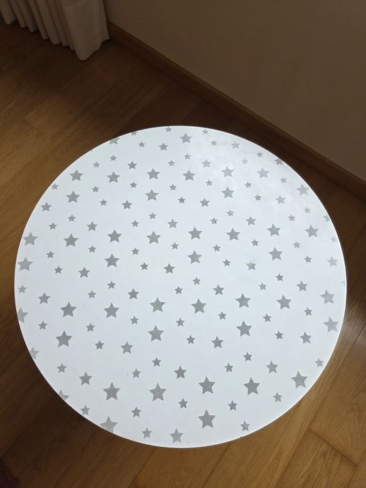 Cadeira e mesa circular criança