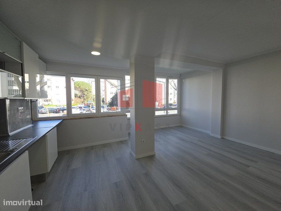 Apartamento T2 remodelado em Benfica