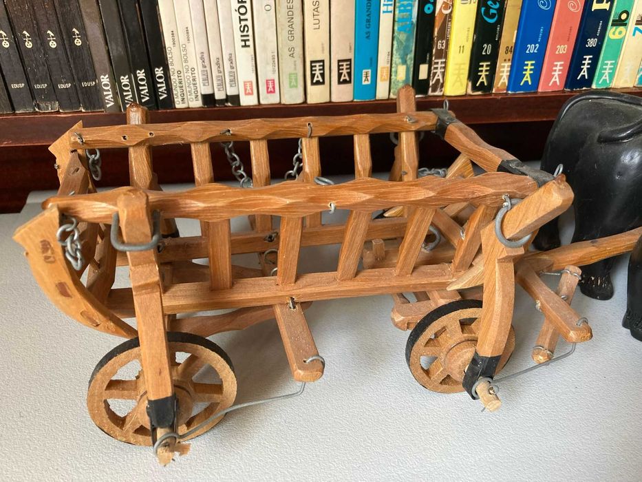 Figura Decorativa - Carroça de Bois