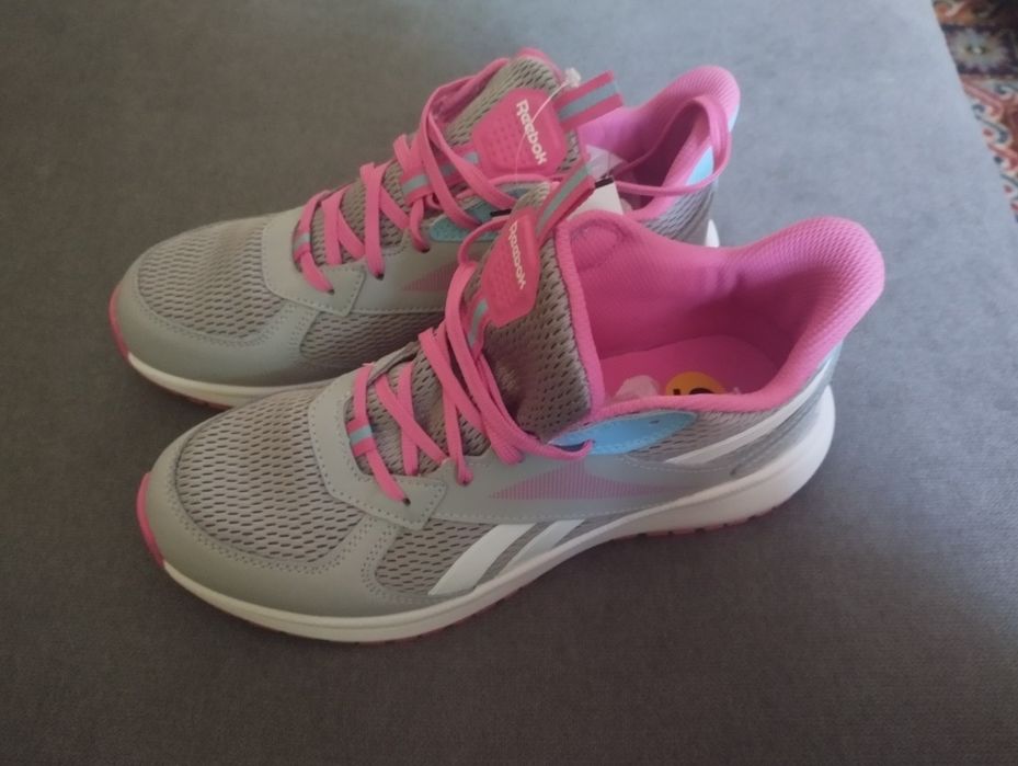 Продам нові кросівки Reebok