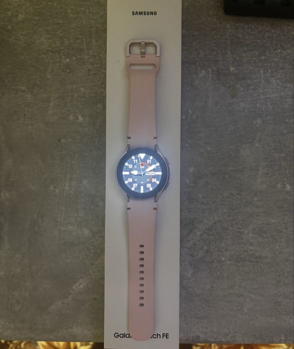 Смарт - часы  Samsung Watch FE 40мм (на гарантии)