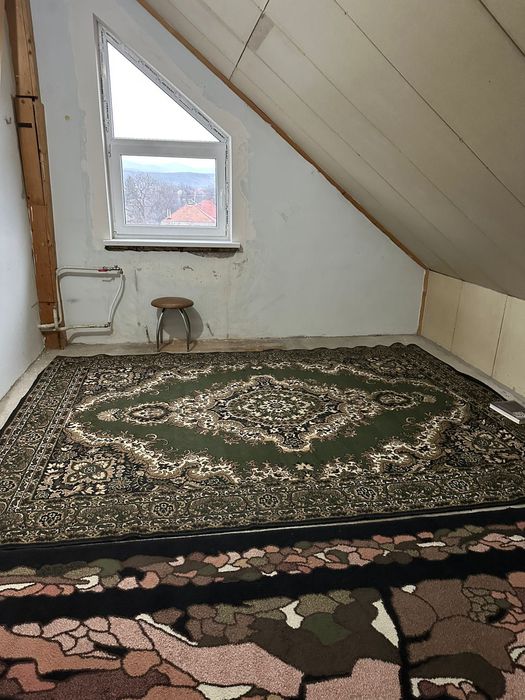 Здам кімнати ( поверх)  у 3-х поверховому будинку,