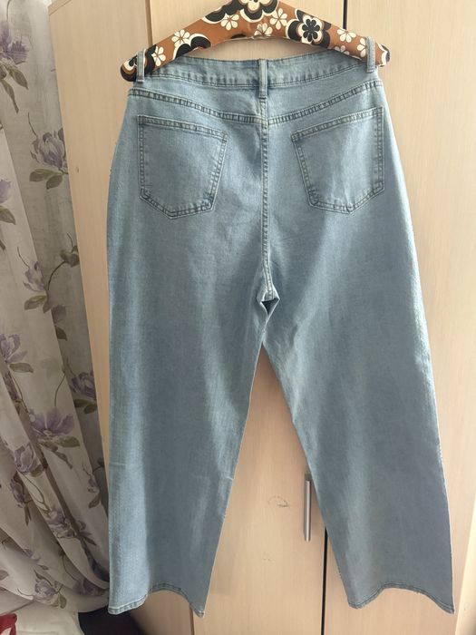 Джинси зі стразами - розмір L