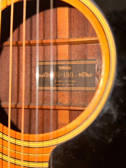Guitarra Yamaha FG-180-1 Black label 1976