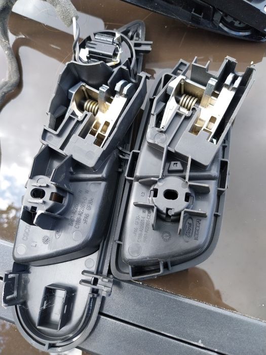 Klamka lewa ford fiesta Mk 7