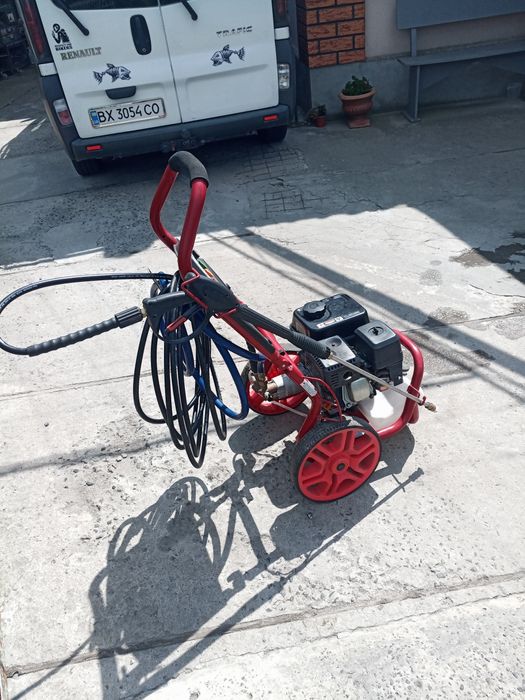 Бензинова мийка високого тиску.